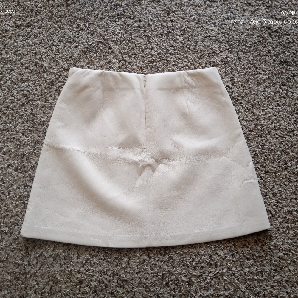 Aritzia Wilfred Classic Mini Skirt Faux Leather Birch Size Medium 8 - Picture 4 of 10
